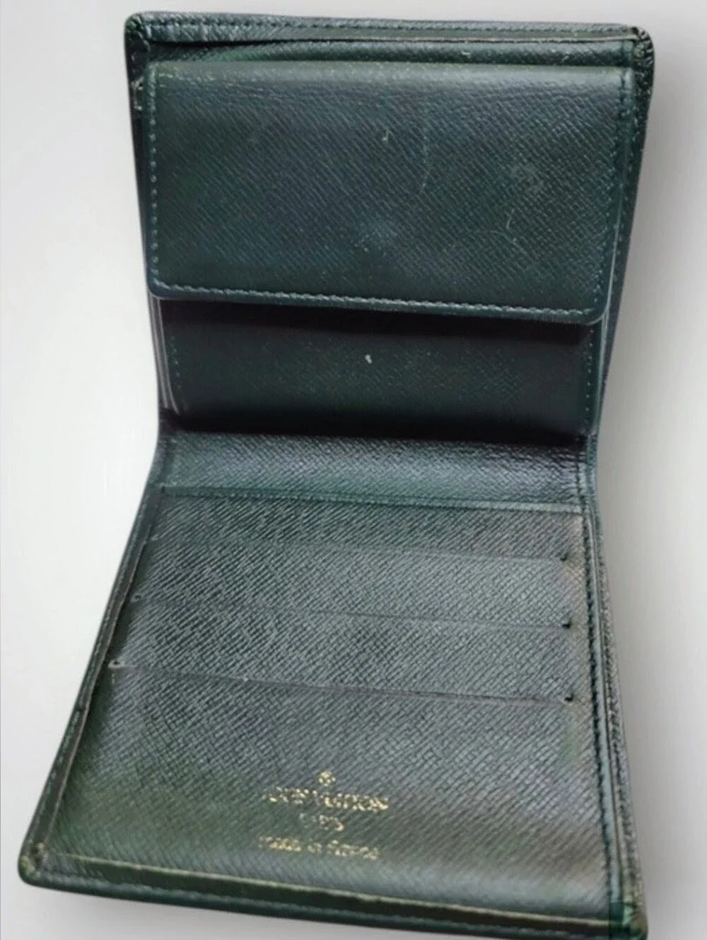 LOUIS VUITTON ⚜️ Epicea (EPI) Taiga ⚜️ Compact Bi-Fold Wallet 💚 1992 Vint. EUC